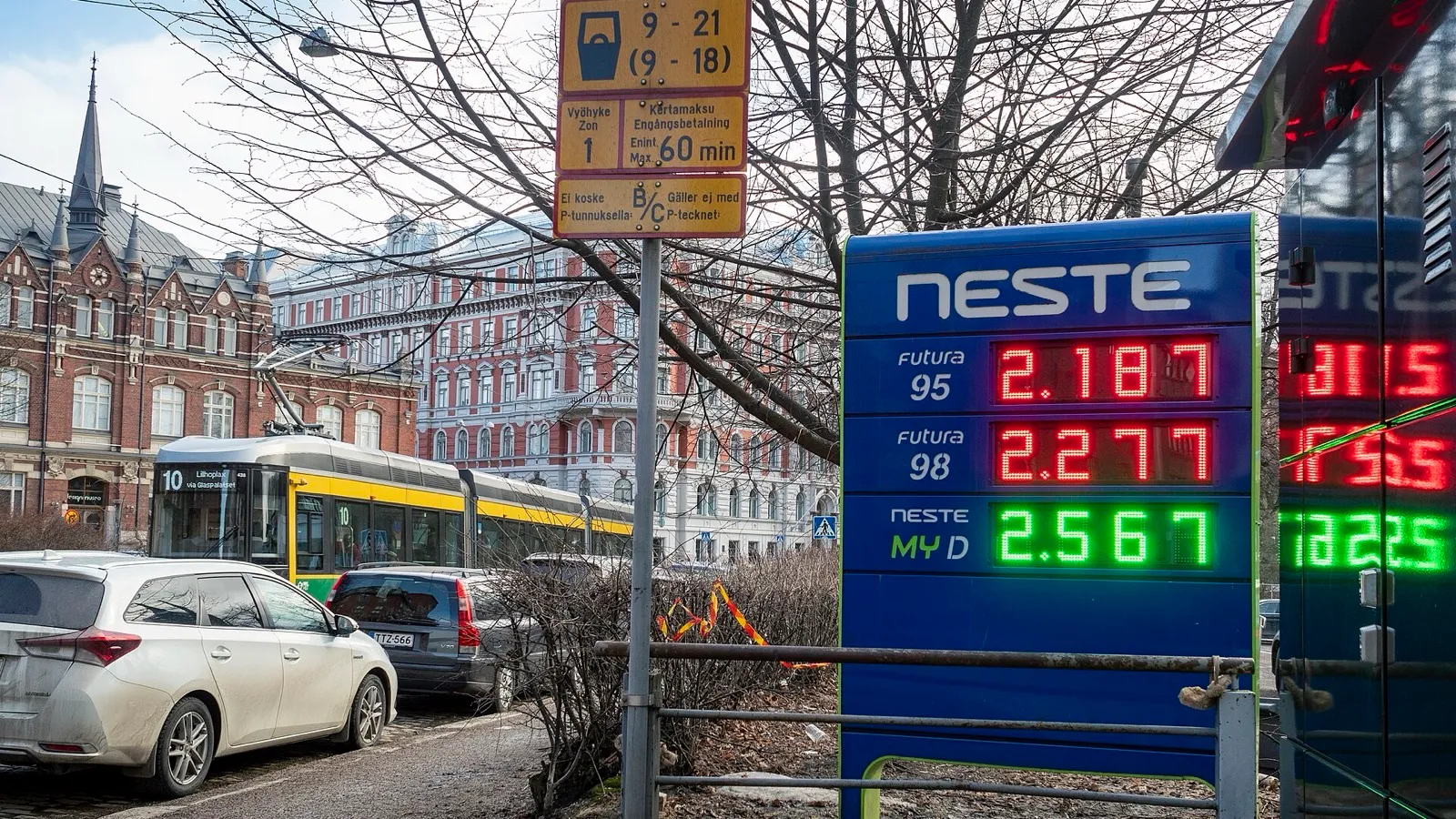 Panneau d'affichage des prix des carburants d'une station-service